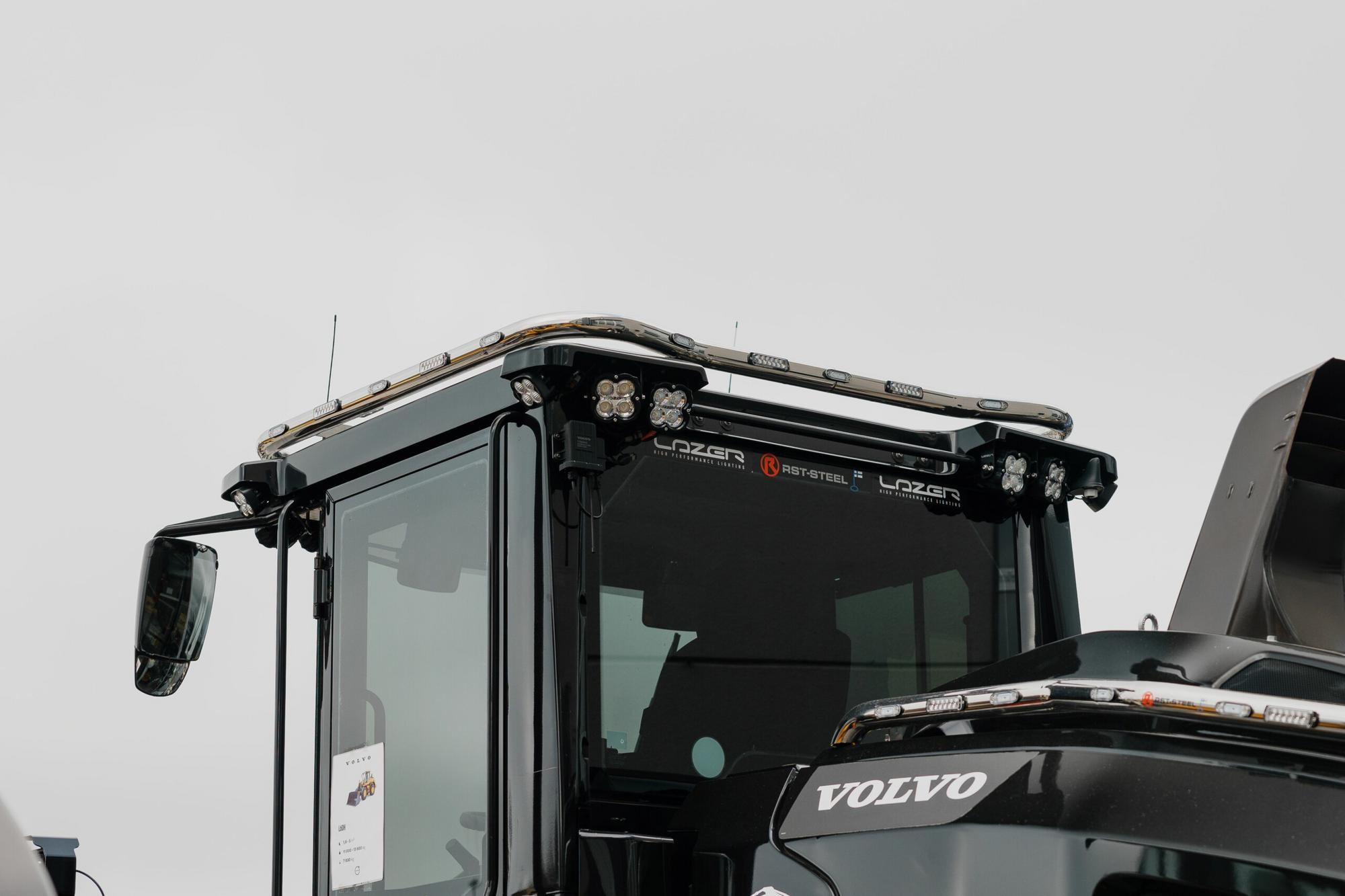 Roof bars for wheel loaders