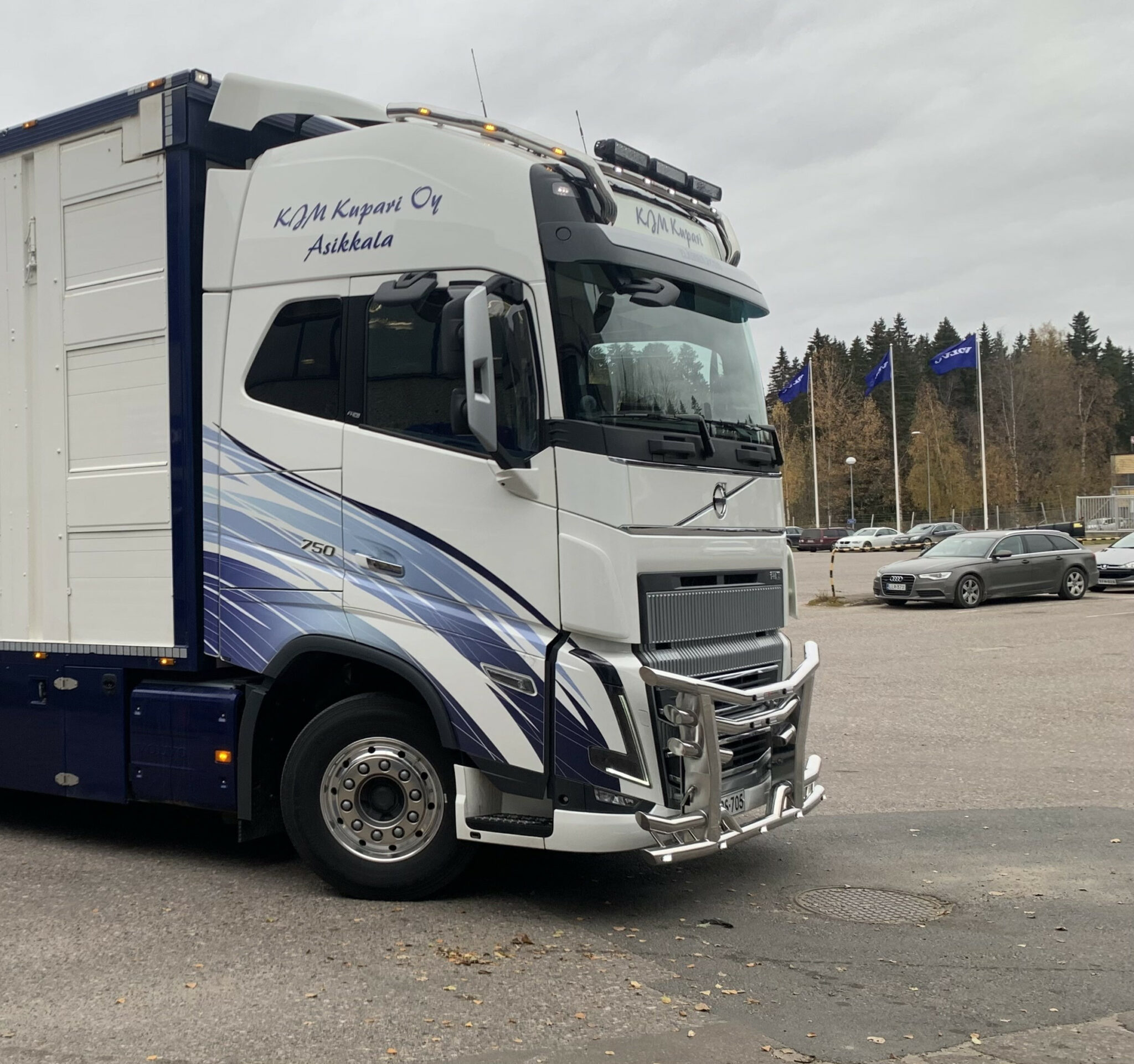 Roof Bar with side extensions Volvo FH4, Globe XL - RST-Steel