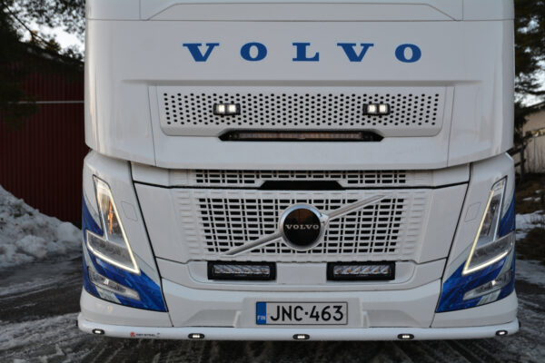 Lazer Linear 24 Belysningspaket för Volvo FH AERO-galler