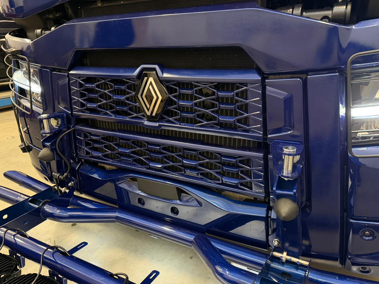 Bull Bar Dakar Renault T-series - Bilde 4