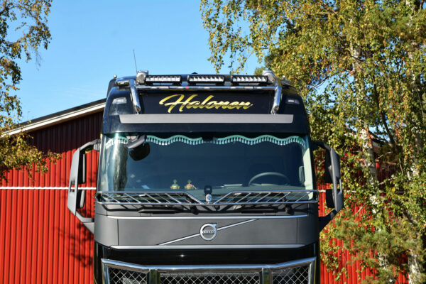 Lisävaloteline katolle jatkoilla Volvo FH4, Globe