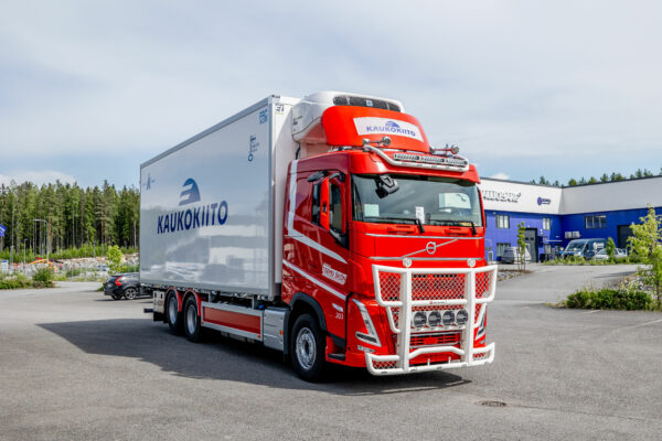 Lisävaloteline katolle FH 2013->/FM4 2021-> Normaali
