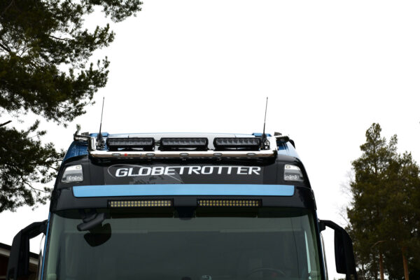 Lisävaloteline katolle jatkoilla Volvo FH4 Globetrotter XL