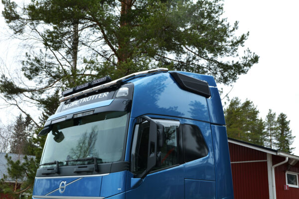 Lisävaloteline katolle jatkoilla Volvo FH4 Globetrotter XL - Image 2