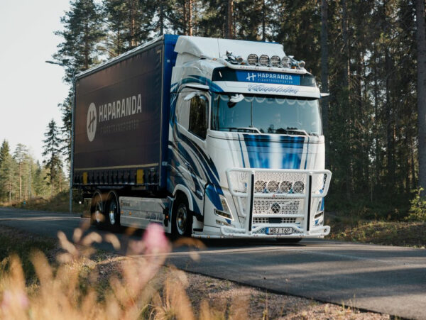 Bull Bar Freeway Volvo FH AERO 2024- - Image 3