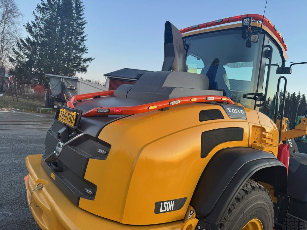 Rear Bar On top of engine cover Volvo L45-50G/H 2012- RST-Steel