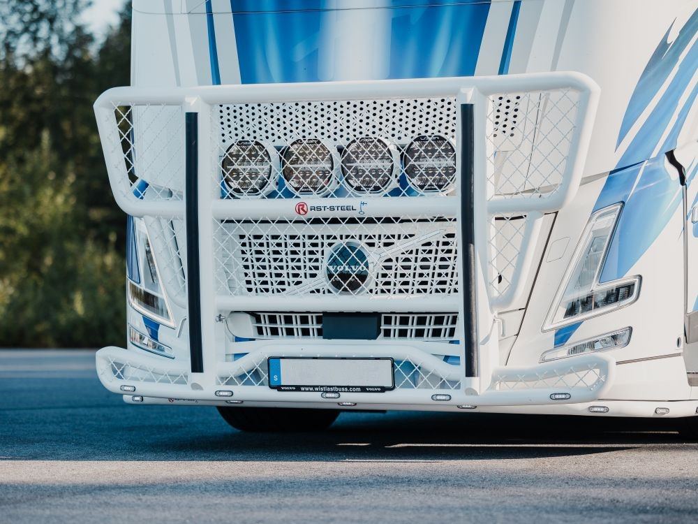 Bullbar Freeway V57 Volvo FH Aero (LegalPro)