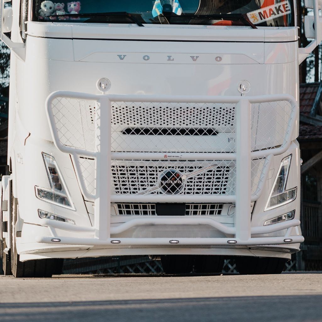 Bullbar Freeway V51 Volvo FH Aero (LegalPro)