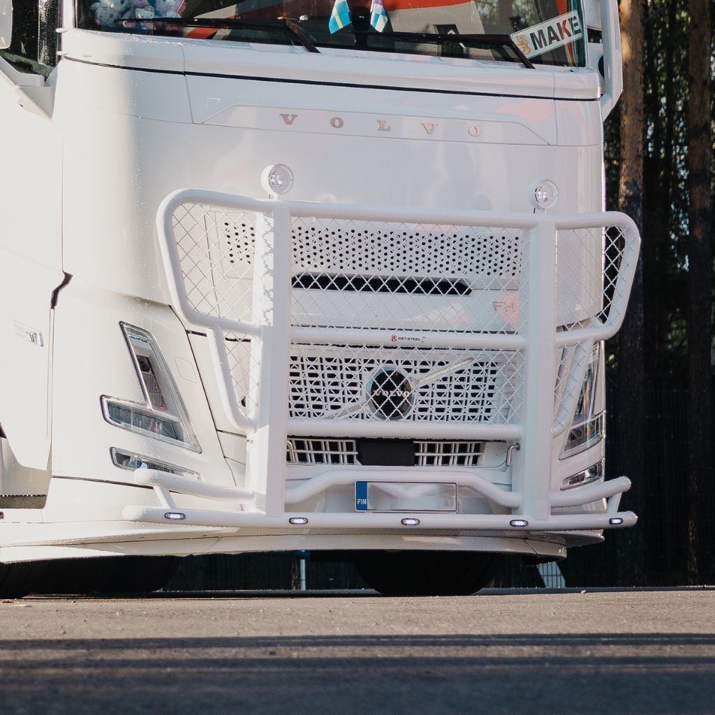 Bullbar Freeway V51 Volvo FH Aero (LegalPro) - Image 2