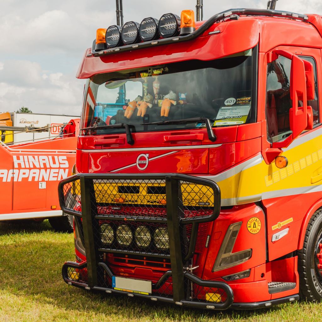 Bull bar Freeway V13 Volvo FM 2021- (LegalPro) - Image 2
