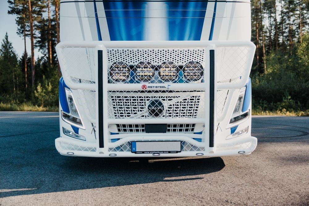 Bullbar Freeway V57 Volvo FH Aero (LegalPro) - Image 2