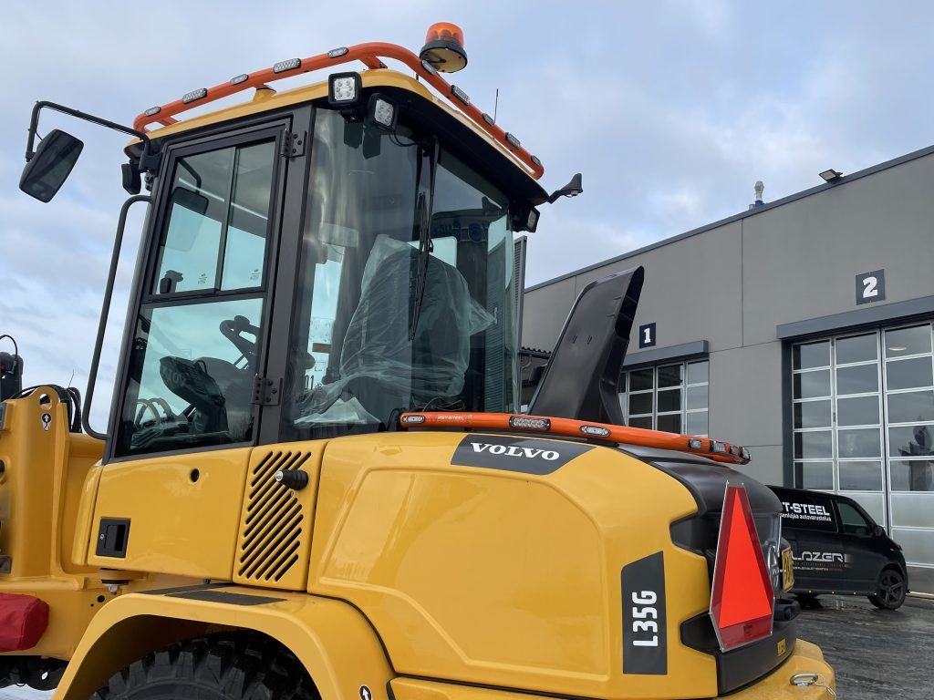 Rear Bar on top of engine cover Volvo L30-35G - RST-Steel