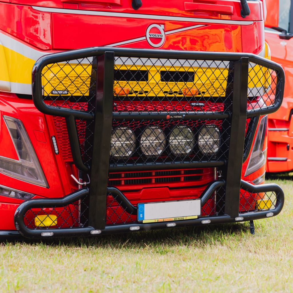 Bull bar Freeway V13 Volvo FM 2021- (LegalPro)