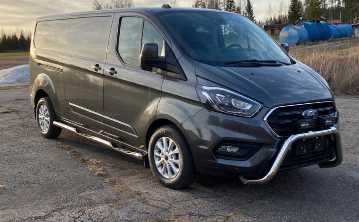 Side bars with steps for vans