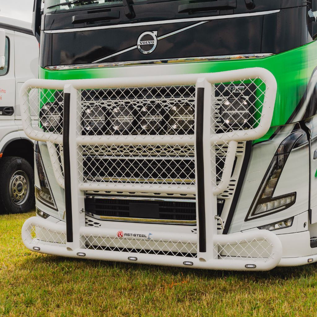 Bull Bar Freeway V37 Volvo FH4- (LegalPro) - Image 5